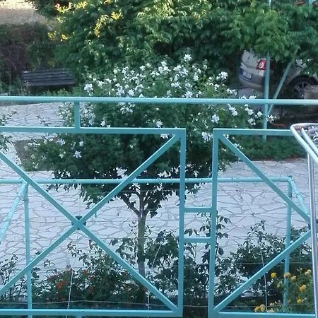 Zeus And Hera Apartman *